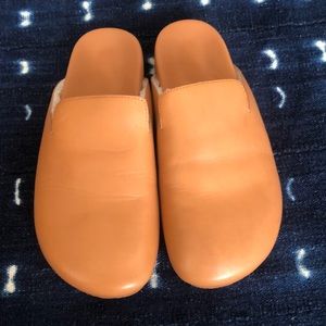 J crew brand new in box, shearling slip on. Toasted wheat. Super warm and comfy.